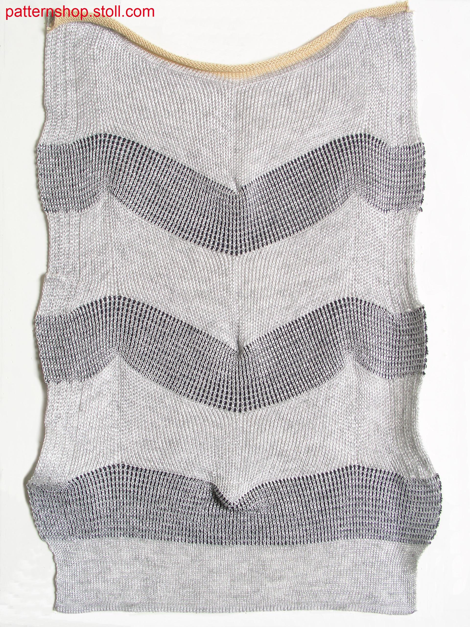 Swatch with racked and tucked pattern in herringbone design / Musterausschnitt mit Knieversatzmuster