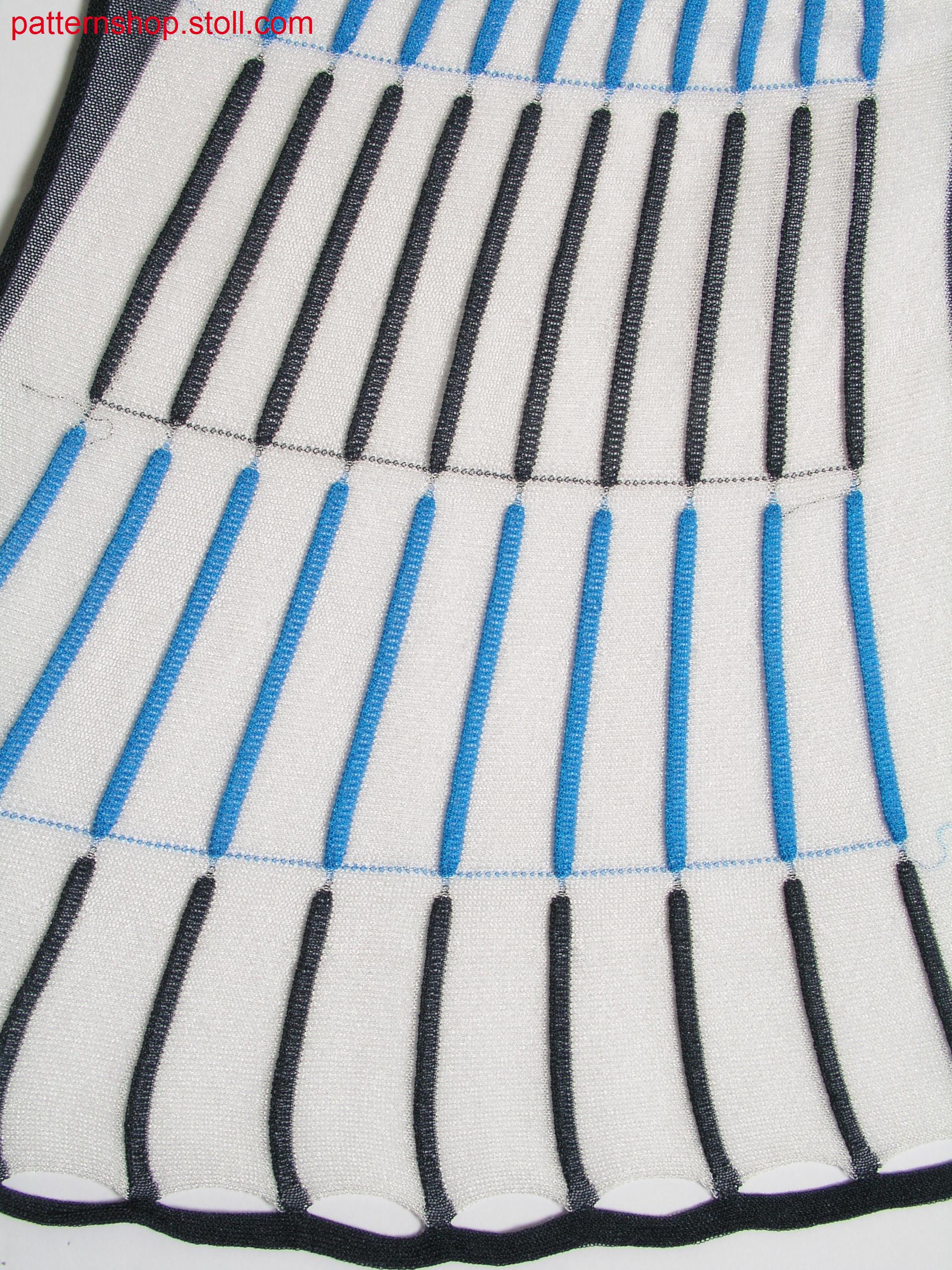 Hooped pattern with intarsia waves / Ringelmuster mit Intarsiawellen