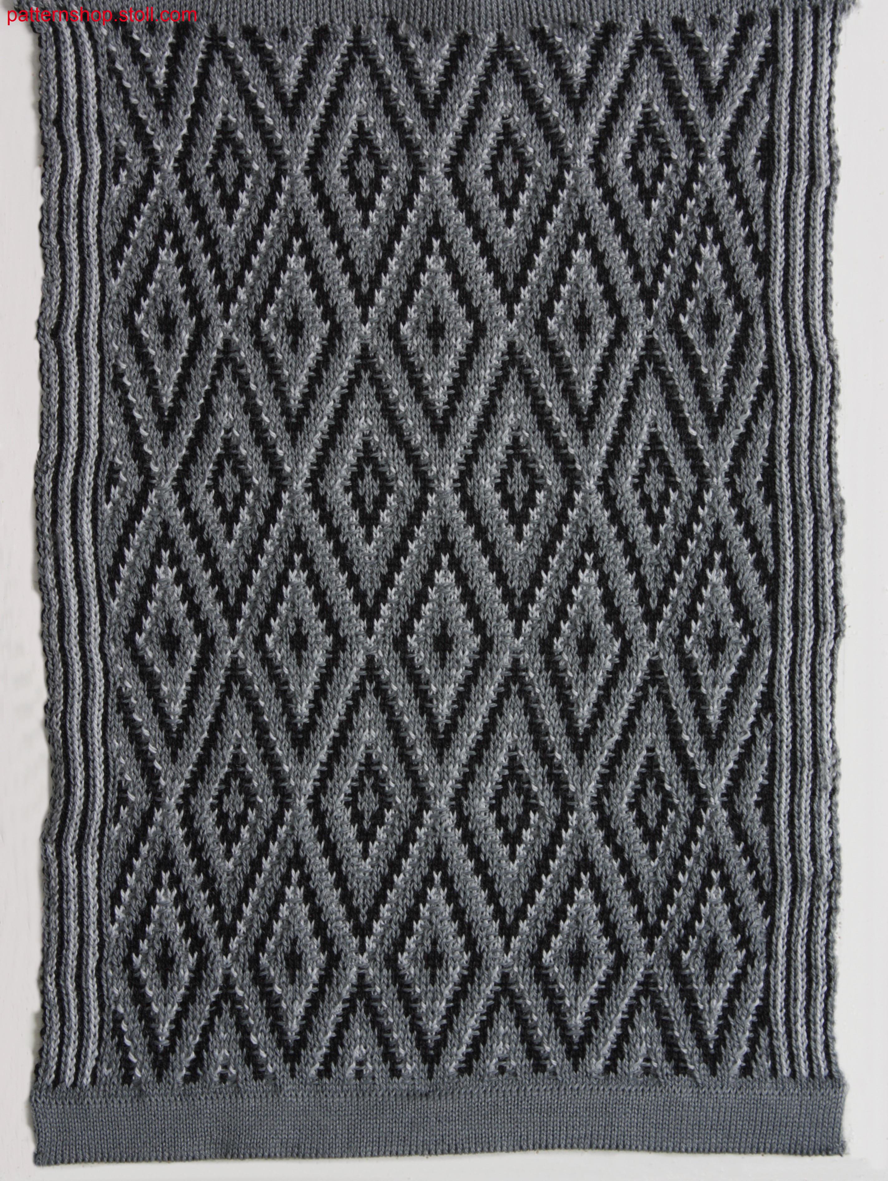 Multi-coloured float jacquard fabric with transfer / Mehrfarbiges Flott-Jacquardgestrick mit Umh