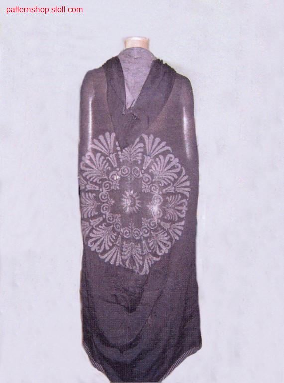 Plated hooded cape in gore technique with floral rosette / Plattierter Kapuzenumhang in Spickeltechnik mit Blumenrosette