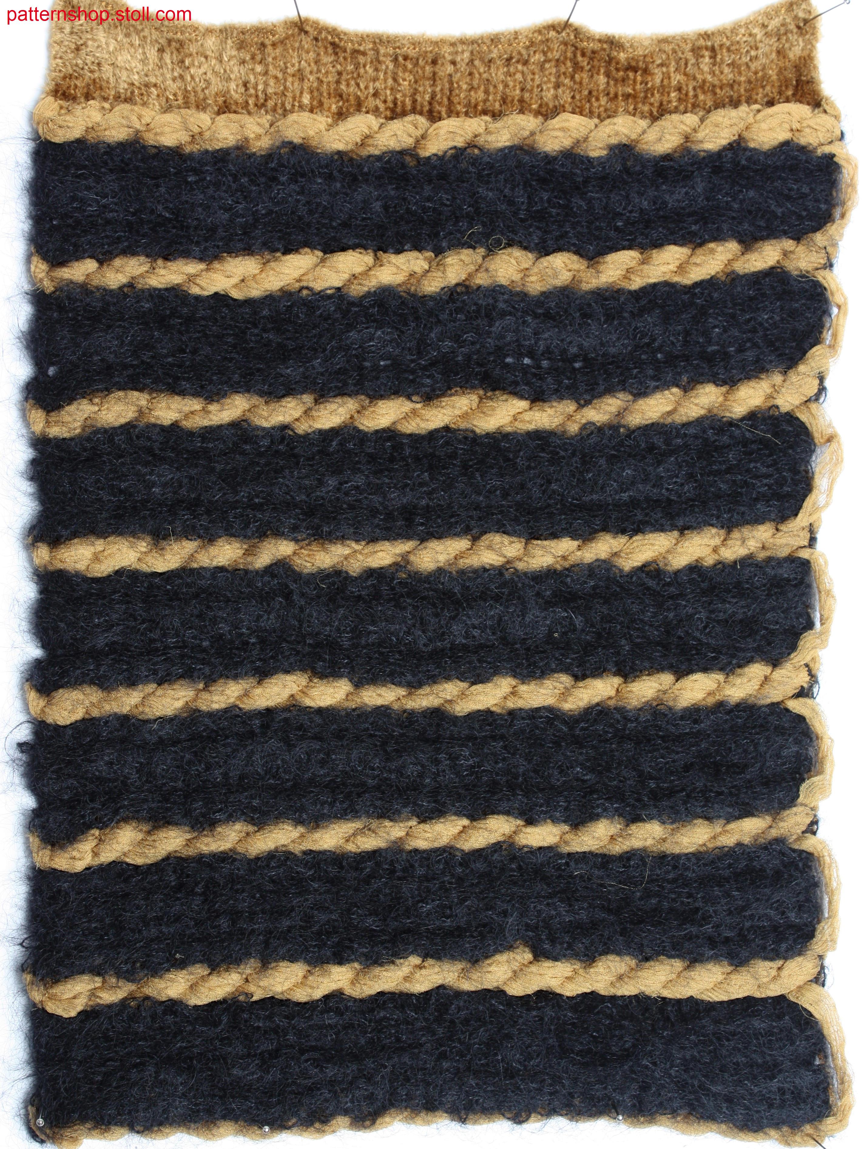 Swatch in float jacquard structure / Musterausschnitt mit offenen Wellen und Flottfadenstruktur