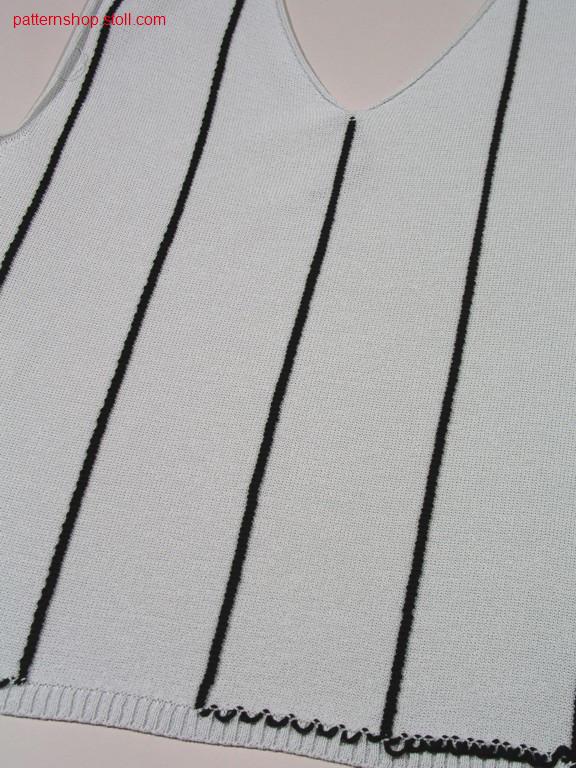 FF-front with needle-stripes and V-neck / FF-Intarsia Vorderteil mit Nadelstreifen und V-Ausschnitt.