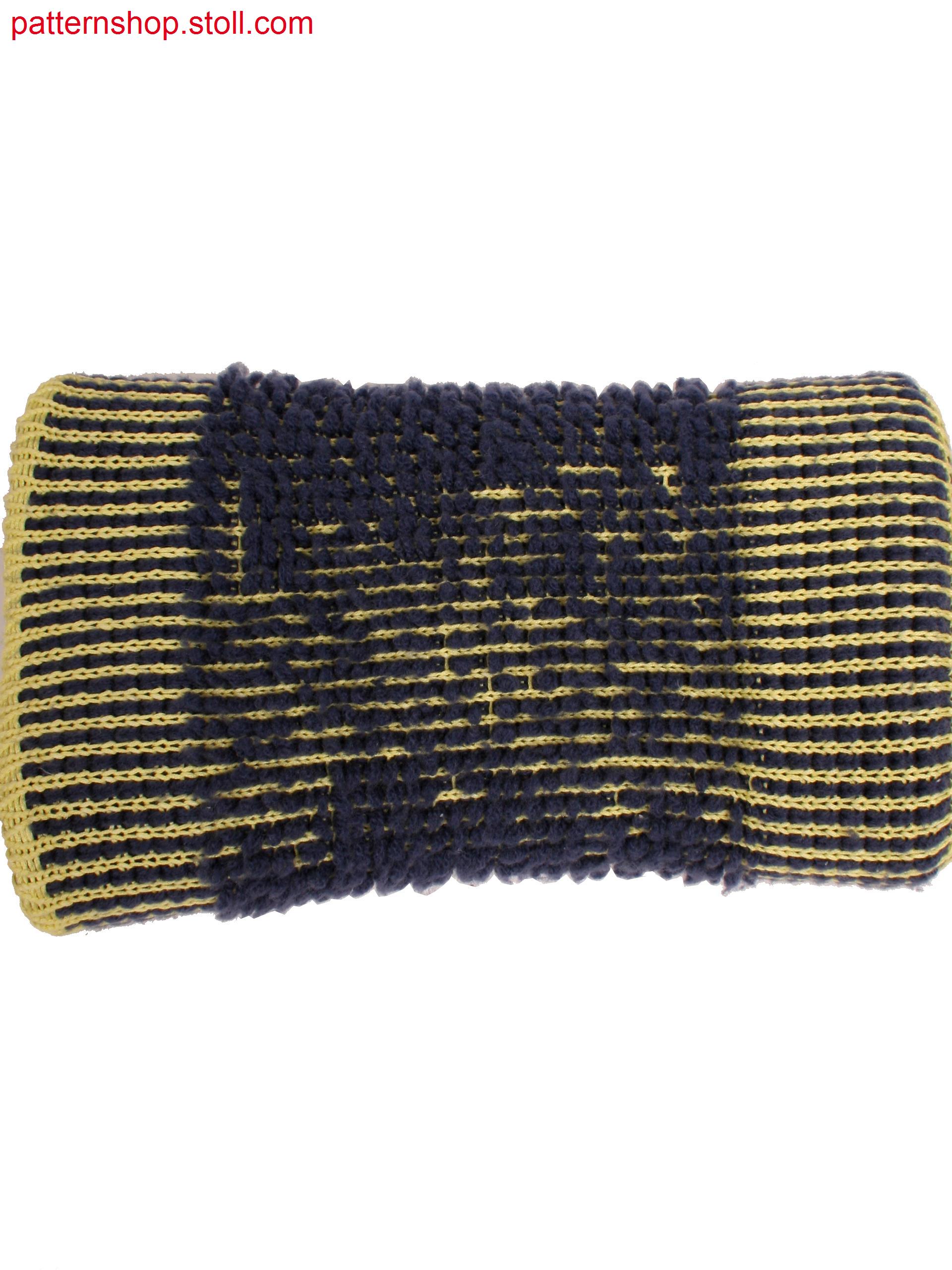 Muff knitted in 3 layers, plush optic by dissolving yarn