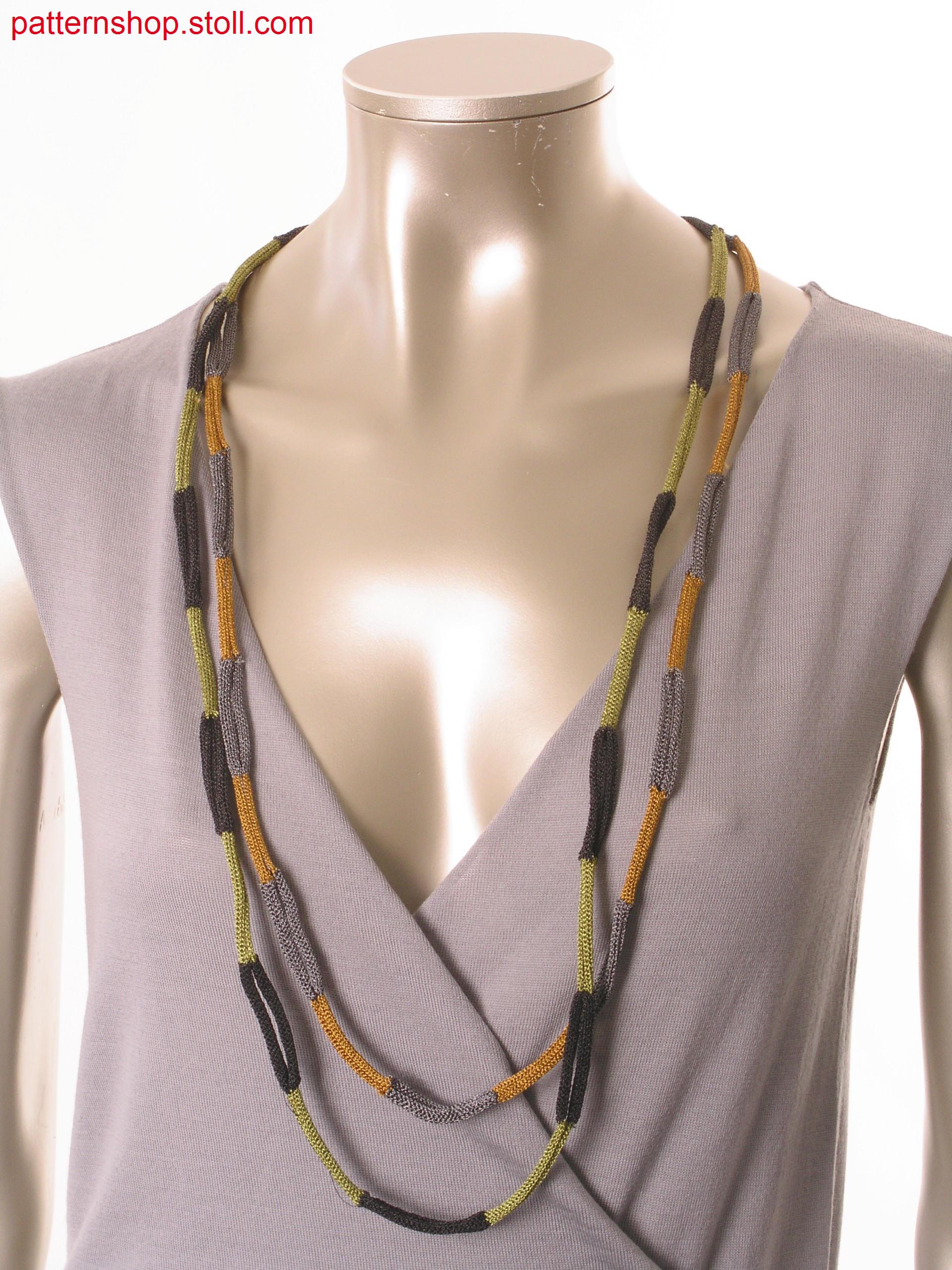 Two necklaces in interlock fabric / Zwei Halsketten in Interlockgestrick