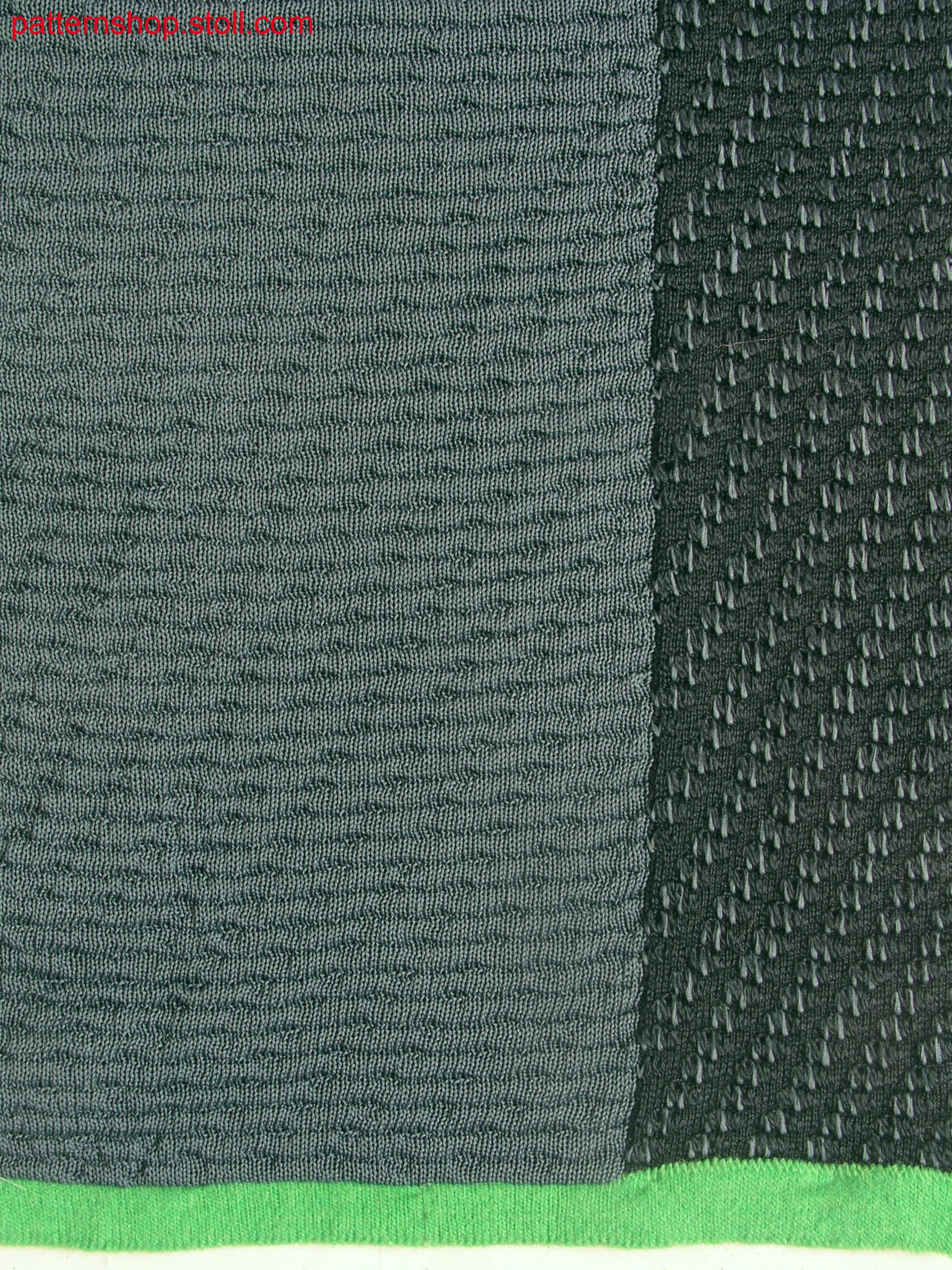 Swatch with 2-colour tubular fabric / Musterausschnitt mit2-farbigem Schlauchgestrick