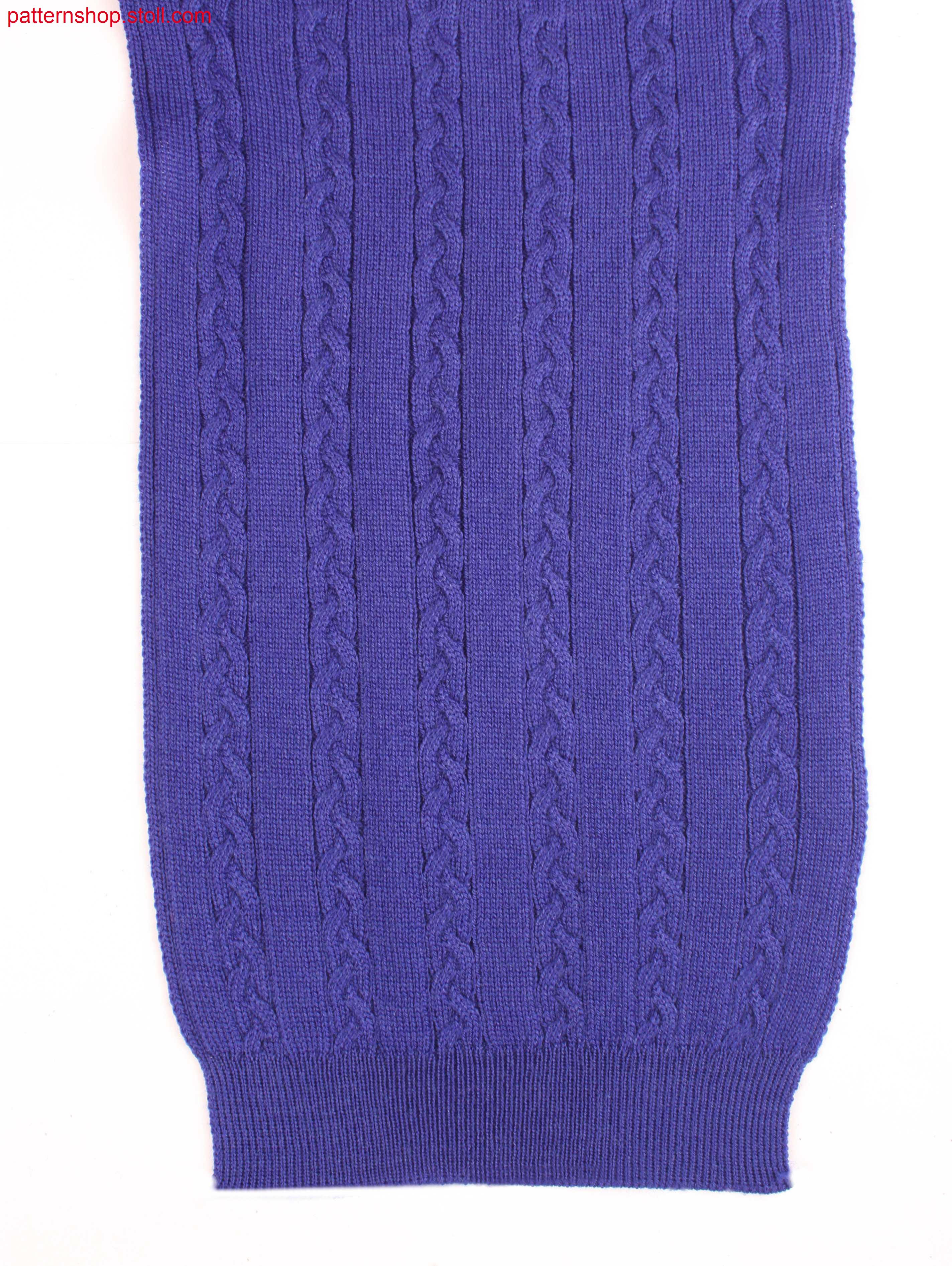 Swatch with ribs and 3x3 cables / Musterabschnitt mit Rippen und 3x3 Z