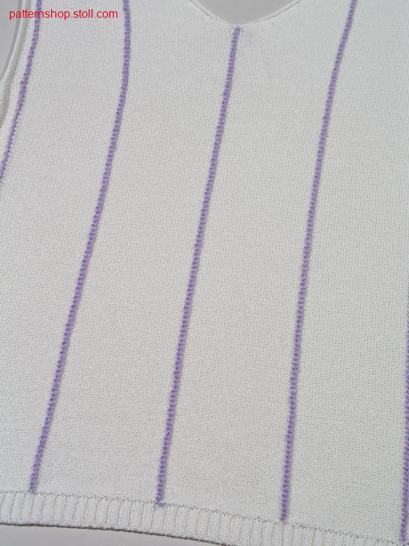 FF-front with needle-stripes and V-neck / FF-Intarsia Vorderteil mit Nadelstreifen und V-Ausschnitt.