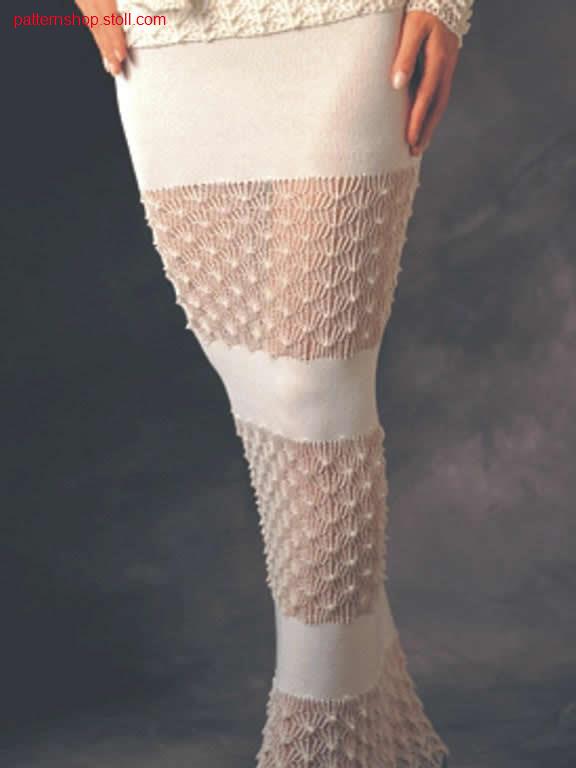 Skirt with crochet- look structures.
