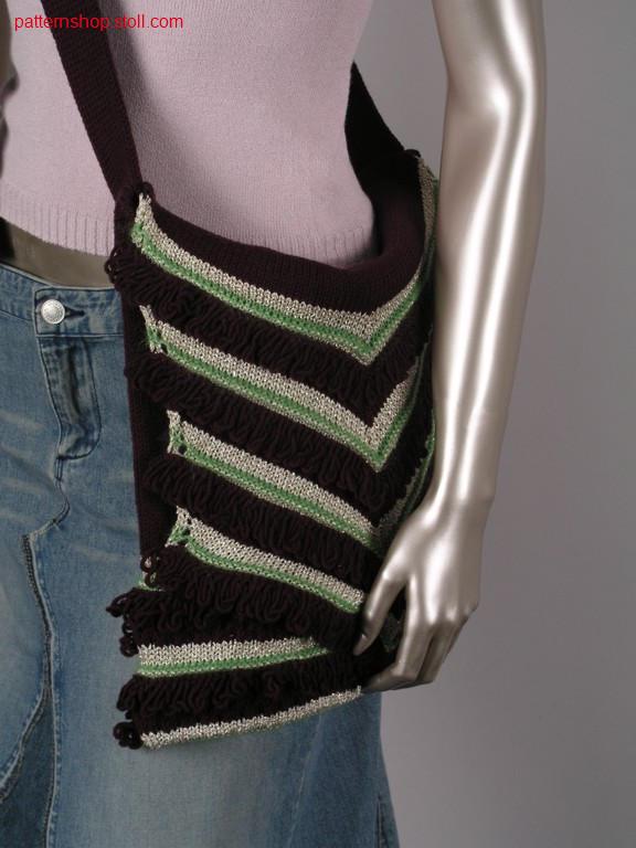 Handbag with pointelle structure and fringes / Handtasche mitPetinet und Fransen