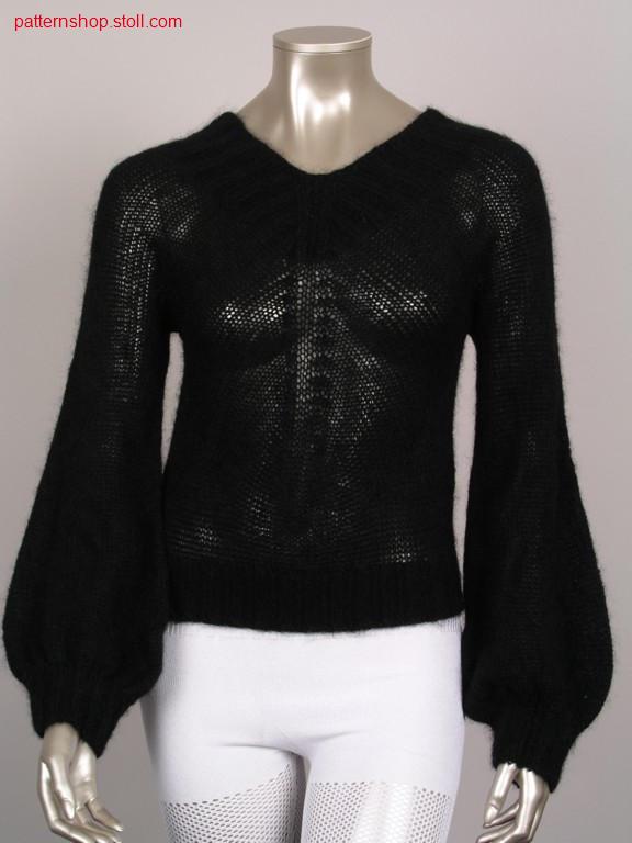 Pullover with enlarged cuffs / Pullover mit erweiterten