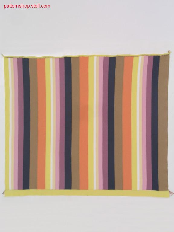 Intarsia pattern with 32 intarsia yarn carriers / Intarsiamuster mit 32 Intarsia Fadenf